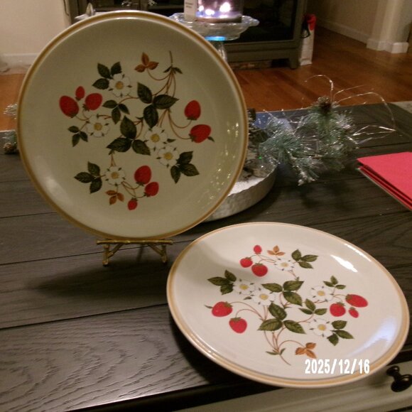 2 Vtg Sheffield Stoneware Dinner Plate Strawberries n Cream #308 Collectible 10” - Picture 1 of 6